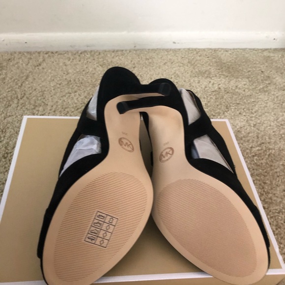 Heels - Picture 5 of 5